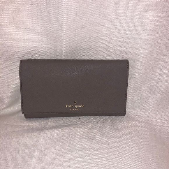 Large Kate Spade Wallet - Picture 1 of 5